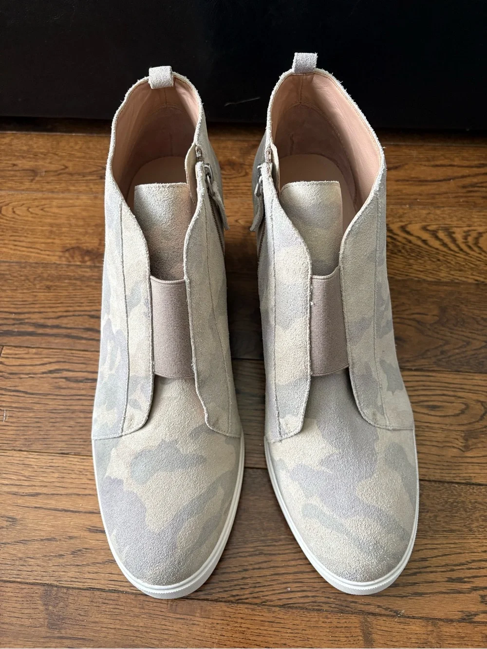 Linea Paolo Beige Gray Camouflage Suede Wedge Booties Size 13